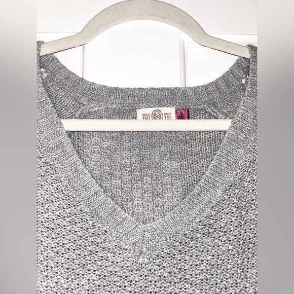 SO V-neck Knit Sweater Women’s - Picture 3 of 10